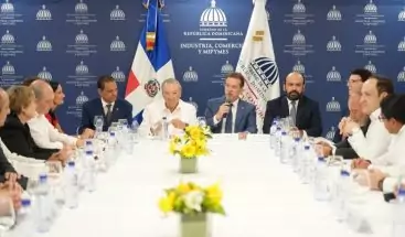 Bisonó se reúne con 24 embajadores para discutir inversión extranjera en RD